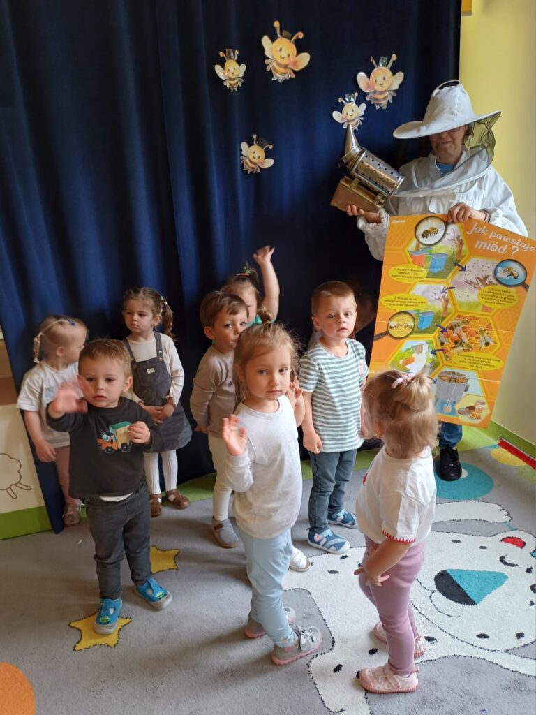 Oglądanie stroju pszczelarza.