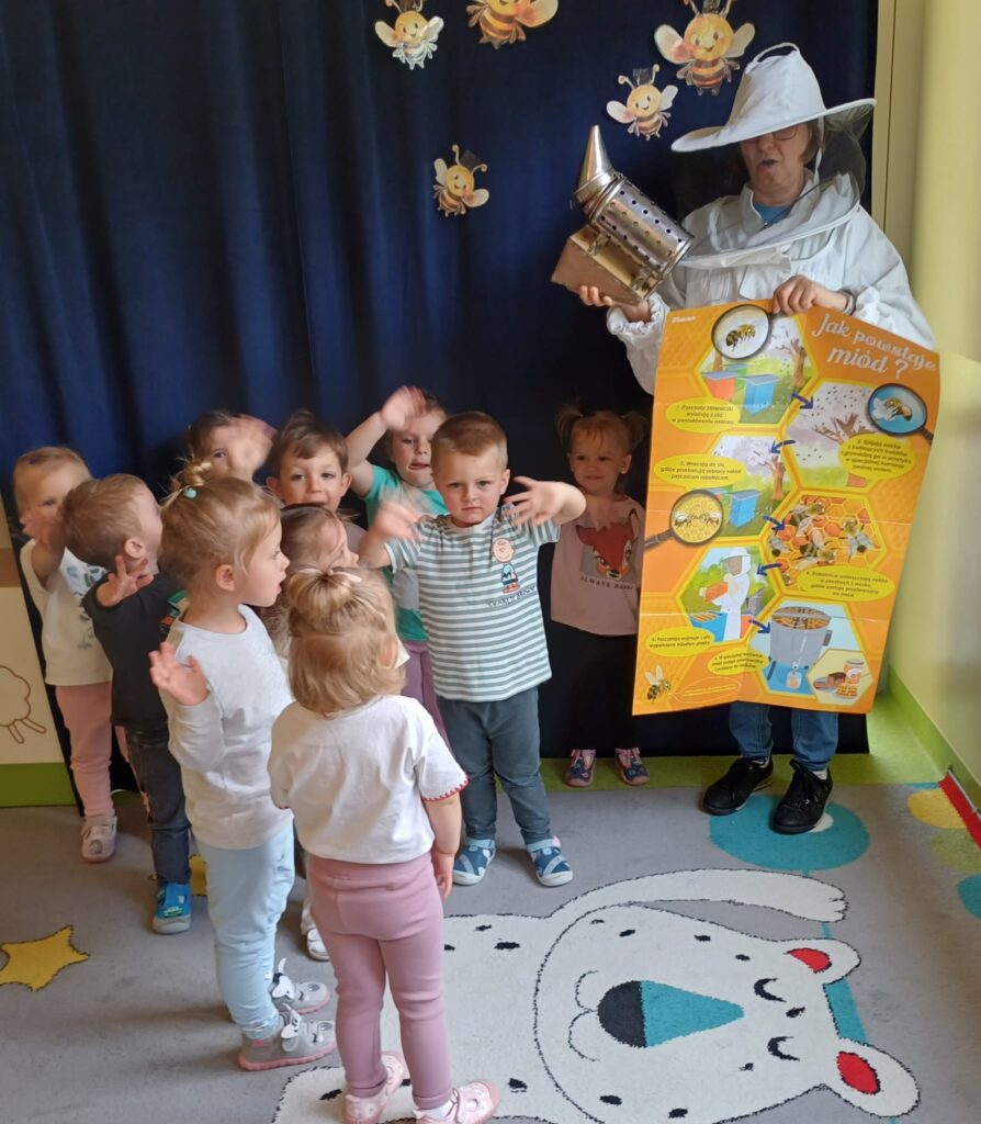 Oglądanie stroju pszczelarza.